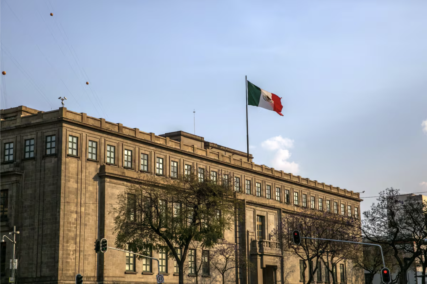 Portada de La Suprema Corte transita hacia una nueva época